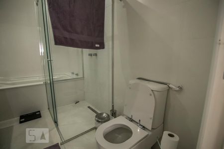 Casa para alugar com 480m², 3 quartos e 2 vagas Casa para alugar com 480m², 3 quartos e 2 vagasBanheiro da Suíte 2