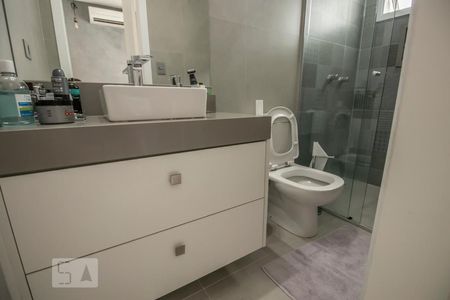Casa para alugar com 480m², 3 quartos e 2 vagas Casa para alugar com 480m², 3 quartos e 2 vagasBanheiro da Suíte 1