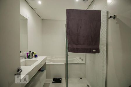 Casa para alugar com 480m², 3 quartos e 2 vagas Casa para alugar com 480m², 3 quartos e 2 vagasBanheiro da Suíte 2