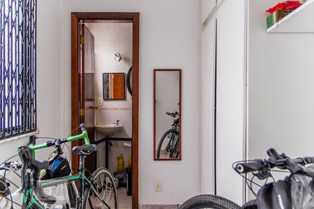 Apartamento à venda com 180m², 4 quartos e 3 vagas Apartamento à venda com 180m², 4 quartos e 3 vagasQuarto e Banheiro de Serviço