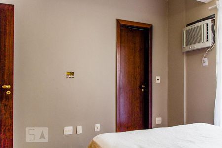 Apartamento à venda com 180m², 4 quartos e 3 vagas Apartamento à venda com 180m², 4 quartos e 3 vagasSuíte 2