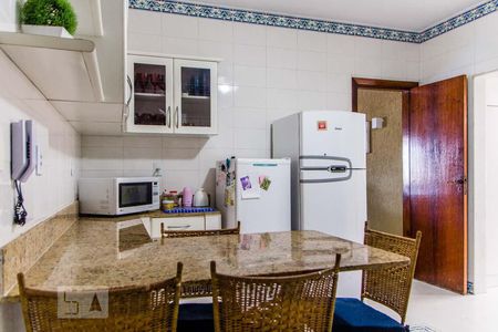 Apartamento à venda com 180m², 4 quartos e 3 vagas Apartamento à venda com 180m², 4 quartos e 3 vagasCozinha