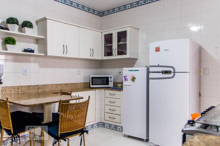 Apartamento à venda com 180m², 4 quartos e 3 vagas Apartamento à venda com 180m², 4 quartos e 3 vagasCozinha