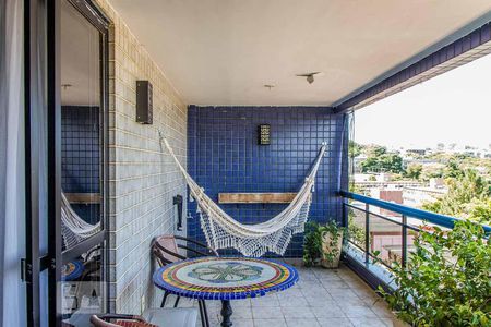 Apartamento à venda com 180m², 4 quartos e 3 vagas Apartamento à venda com 180m², 4 quartos e 3 vagasVaranda da Sala