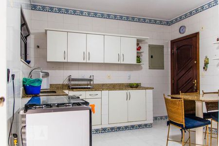 Apartamento à venda com 180m², 4 quartos e 3 vagas Apartamento à venda com 180m², 4 quartos e 3 vagasCozinha
