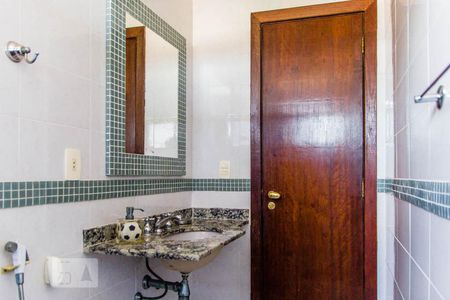 Apartamento à venda com 180m², 4 quartos e 3 vagas Apartamento à venda com 180m², 4 quartos e 3 vagasBanheiro Social