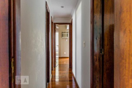 Apartamento à venda com 180m², 4 quartos e 3 vagas Apartamento à venda com 180m², 4 quartos e 3 vagasCorredor
