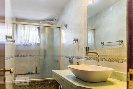 Apartamento à venda com 180m², 4 quartos e 3 vagas Apartamento à venda com 180m², 4 quartos e 3 vagasBanheiro da Suíte 1