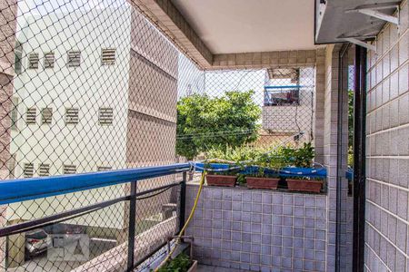 Apartamento à venda com 180m², 4 quartos e 3 vagas Apartamento à venda com 180m², 4 quartos e 3 vagasVaranda da Suíte 2