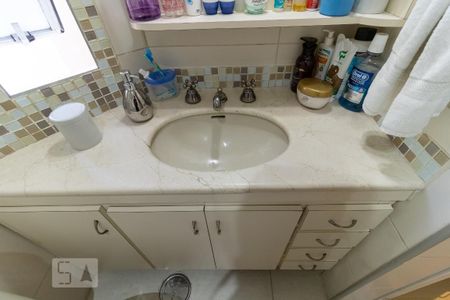 Apartamento à venda com 78m², 2 quartos e 2 vagas Apartamento à venda com 78m², 2 quartos e 2 vagasBanheiro da Suíte