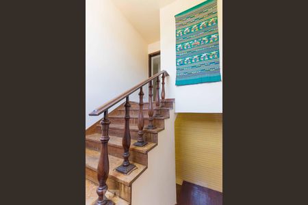 Casa à venda com 600m², 7 quartos e 6 vagasEscada