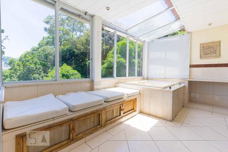 Casa à venda com 600m², 7 quartos e 6 vagasBanheiro Suíte 1