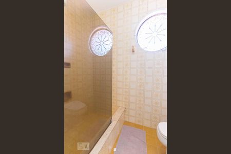 Casa à venda com 600m², 7 quartos e 6 vagasBanheiro da Suíte 2 - Box de vidro