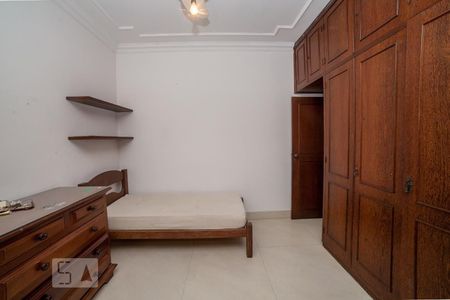 Casa à venda com 320m², 4 quartos e 4 vagas Casa à venda com 320m², 4 quartos e 4 vagasQuarto 2