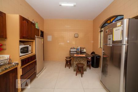 Casa à venda com 320m², 4 quartos e 4 vagas Casa à venda com 320m², 4 quartos e 4 vagasCozinha