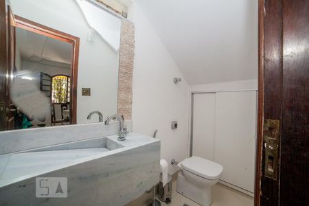 Casa à venda com 320m², 4 quartos e 4 vagas Casa à venda com 320m², 4 quartos e 4 vagasLavabo