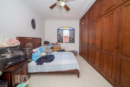 Casa à venda com 320m², 4 quartos e 4 vagas Casa à venda com 320m², 4 quartos e 4 vagasQuarto 1