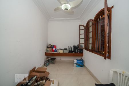 Casa à venda com 320m², 4 quartos e 4 vagas Casa à venda com 320m², 4 quartos e 4 vagasEscritório