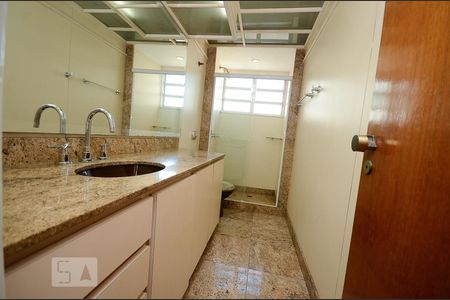 Apartamento à venda com 375m², 5 quartos e 2 vagasBanheiro da Suíte