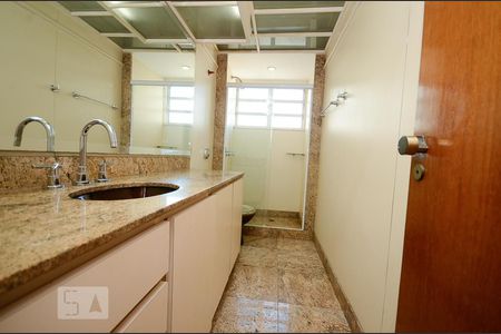 Apartamento à venda com 375m², 5 quartos e 2 vagasBanheiro da Suíte