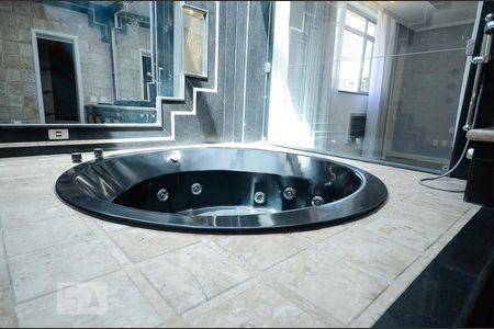 Apartamento à venda com 375m², 5 quartos e 2 vagasBanheiro da Suíte 2