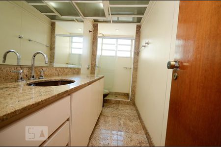 Apartamento à venda com 375m², 5 quartos e 2 vagasBanheiro da Suíte