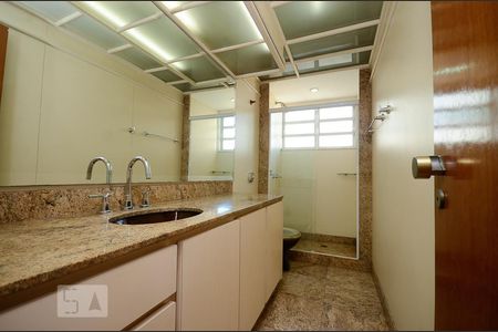 Apartamento à venda com 375m², 5 quartos e 2 vagasBanheiro da Suíte