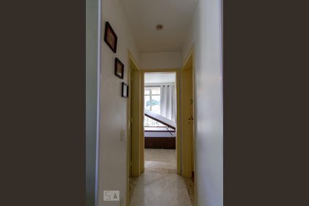 Corredor de apartamento para alugar com 2 quartos, 56m² em Humaitá, Rio de Janeiro