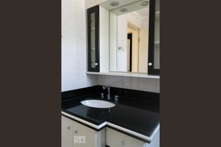 Banheiro de apartamento para alugar com 2 quartos, 52m² em Demarchi, São Bernardo do Campo