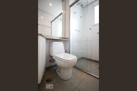 Banheiro da Suíte  de apartamento para alugar com 2 quartos, 72m² em Moema, São Paulo