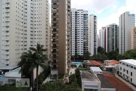 Vista da Varanda da Sala  de apartamento para alugar com 2 quartos, 72m² em Moema, São Paulo