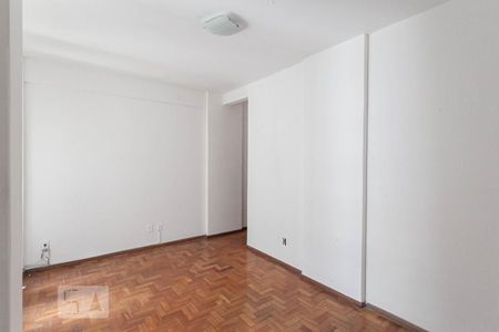 Apartamento para alugar com 80m², 2 quartos e sem vagaSala