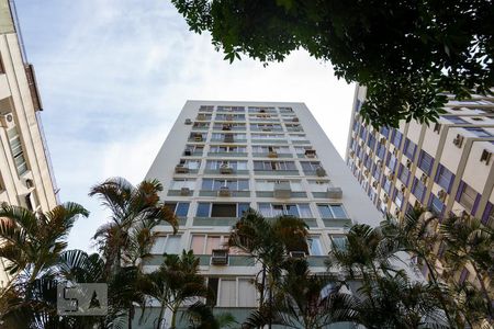 Apartamento à venda com 70m², 2 quartos e 1 vaga Apartamento à venda com 70m², 2 quartos e 1 vagaFachada