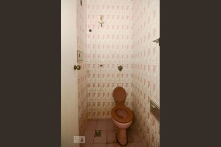 Casa à venda com 600m², 4 quartos e 2 vagasBanheiro de Serviço