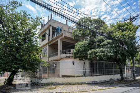 Casa à venda com 600m², 4 quartos e 2 vagasFachada