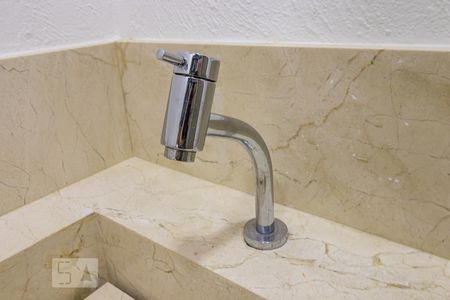 Apartamento para alugar com 98m², 3 quartos e 2 vagasDetalhe do Banheiro do Corredor