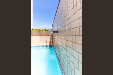 Apartamento à venda com 129m², 3 quartos e 2 vagas Apartamento à venda com 129m², 3 quartos e 2 vagasÁrea comum - Piscina