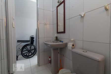 Casa à venda com 130m², 5 quartos e 3 vagasBanheiro