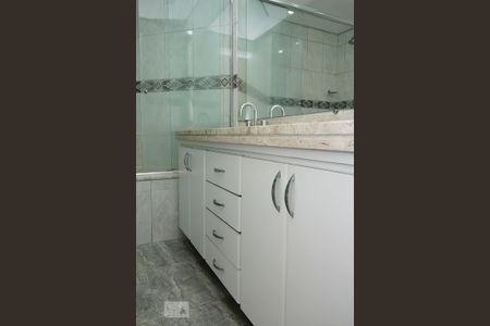 Apartamento para alugar com 104m², 4 quartos e 2 vagasBanheiro suíte - Armários