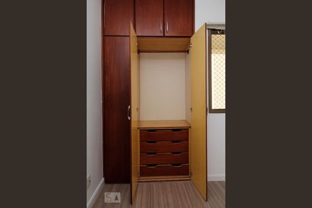 Apartamento para alugar com 104m², 4 quartos e 2 vagasQuarto 2 - Armários