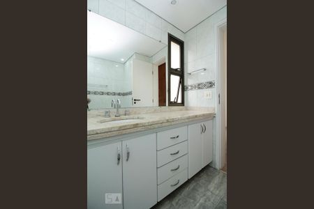 Apartamento para alugar com 104m², 4 quartos e 2 vagasBanheiro suíte - Armários