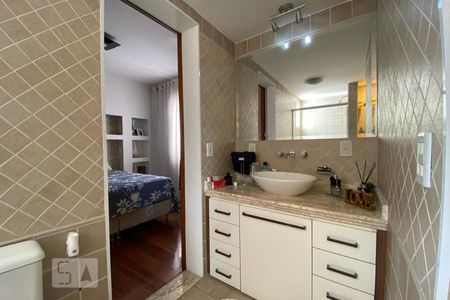 Apartamento à venda com 109m², 3 quartos e 2 vagas Apartamento à venda com 109m², 3 quartos e 2 vagasBanheiro da Suíte