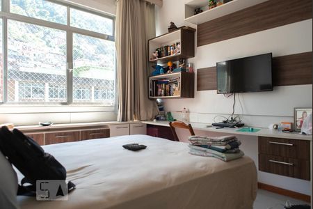 Quarto 1 de apartamento à venda com 2 quartos, 70m² em Copacabana, Rio de Janeiro