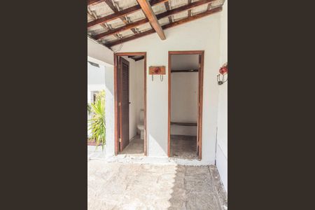 Casa à venda com 1100m², 5 quartos e 10 vagasBanheiros da Piscina