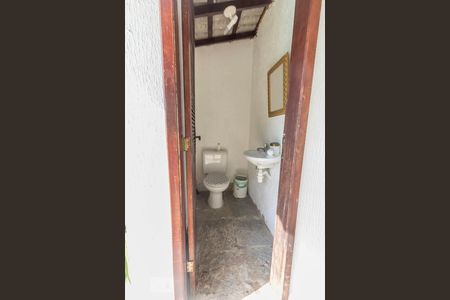 Casa à venda com 1100m², 5 quartos e 10 vagasBanheiros da Piscina