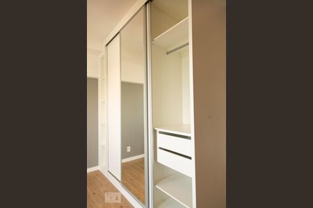 Sala/Quarto de kitnet/studio à venda com 1 quarto, 25m² em Indianópolis, São Paulo