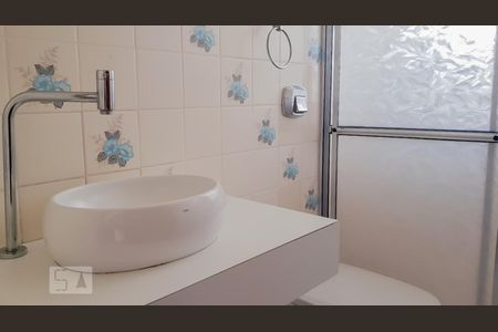 Casa à venda com 180m², 3 quartos e 2 vagas Casa à venda com 180m², 3 quartos e 2 vagasBanheiro