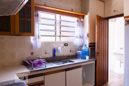 Casa à venda com 180m², 3 quartos e 2 vagas Casa à venda com 180m², 3 quartos e 2 vagasCozinha