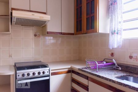 Casa à venda com 180m², 3 quartos e 2 vagas Casa à venda com 180m², 3 quartos e 2 vagasCozinha