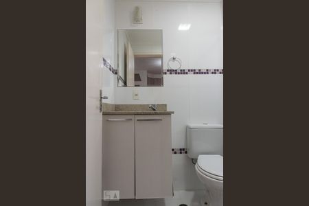 Banheiro de apartamento à venda com 2 quartos, 54m² em Vila Liviero, São Paulo
